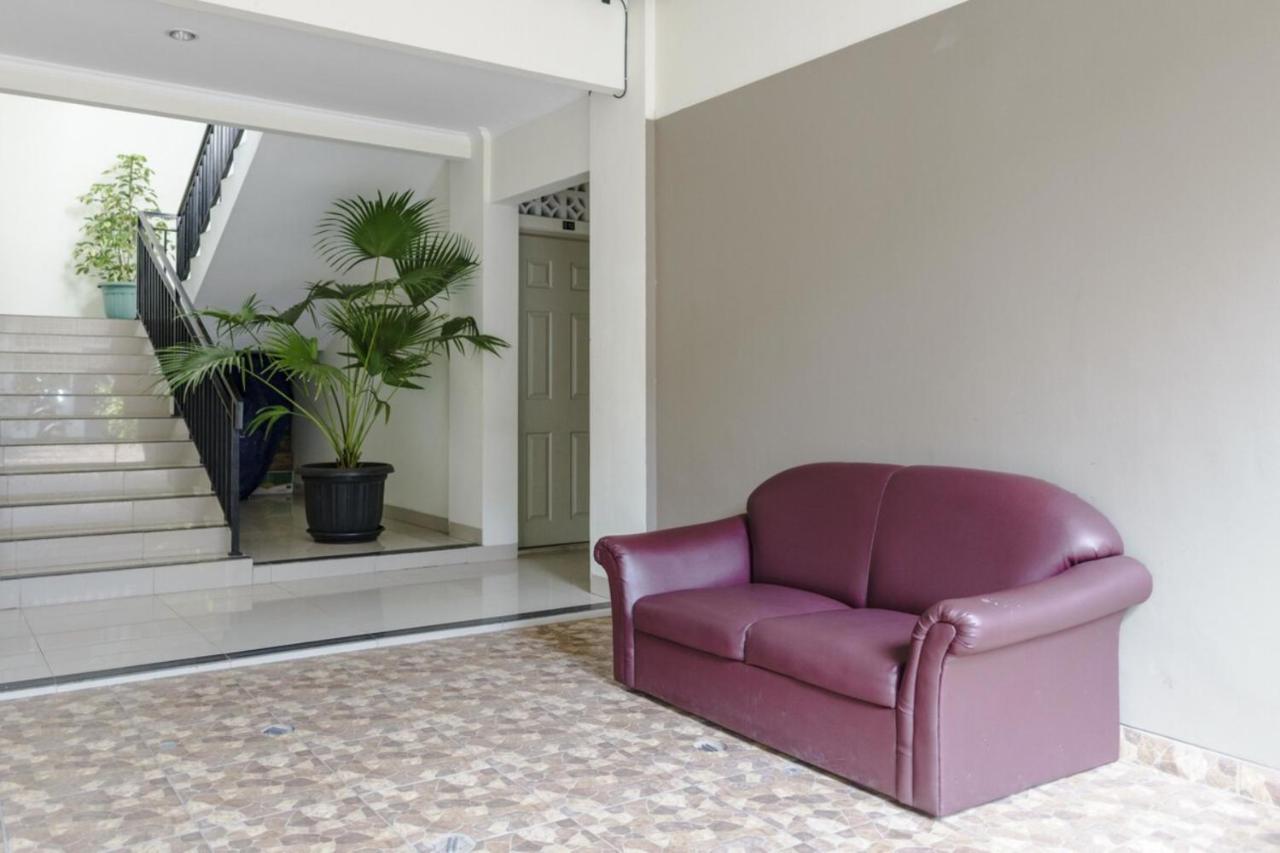 Urbanview Hotel Minongga Pondok Labu By Reddoorz Dżakarta Zewnętrze zdjęcie
